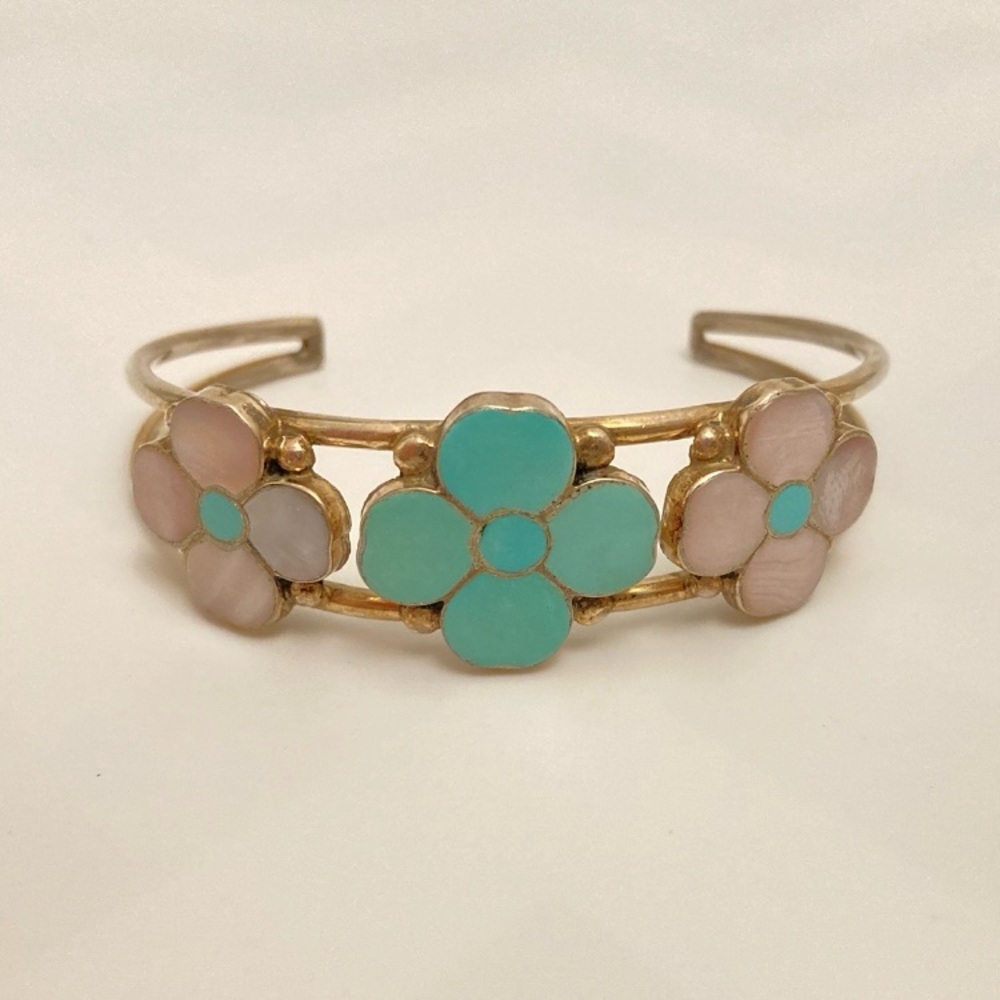 VINTAGE rare signed Zuni sterling silver mother of pearl turquoise bracelet cuff - Picture 3 of 6